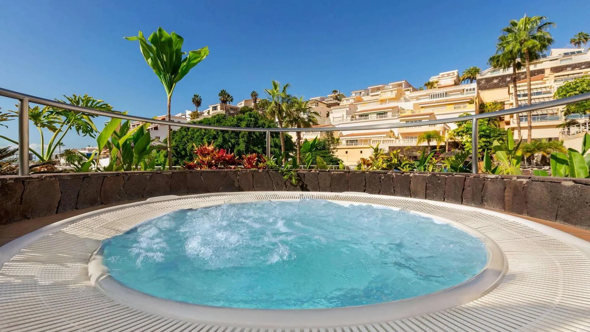 Wyndham Residences Costa Adeje 아파트호텔 아데제
